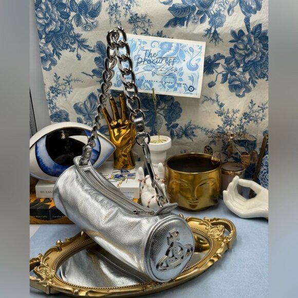 🆕 VIVIENNE WESTWOOD 🧿 NWOT Cindy Cylinder Shoulder Bag, Silver Metallic AUTH - Picture 3 of 16